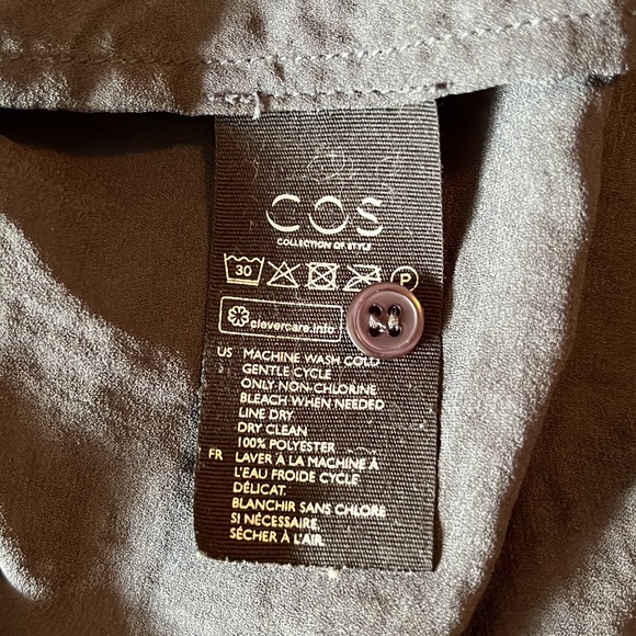 Elegant, versatile COS long shirt in silky grey fabric. Size 8. - Picture 6 of 6